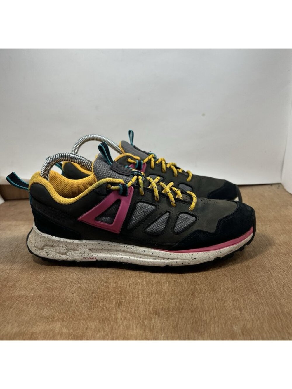 Salomon Women Size 7 Trail Hiking Running Shoes Sneakers
